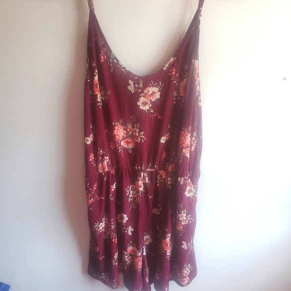 🌻 2/$15 Maroon Floral Romper - Picture 1 of 2